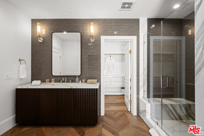 Building Photo - 616 N Alpine Dr