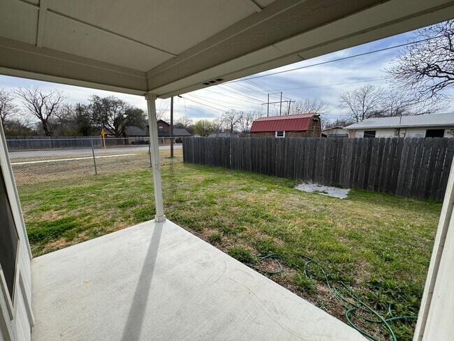 Building Photo - 1417 E Jasper Dr