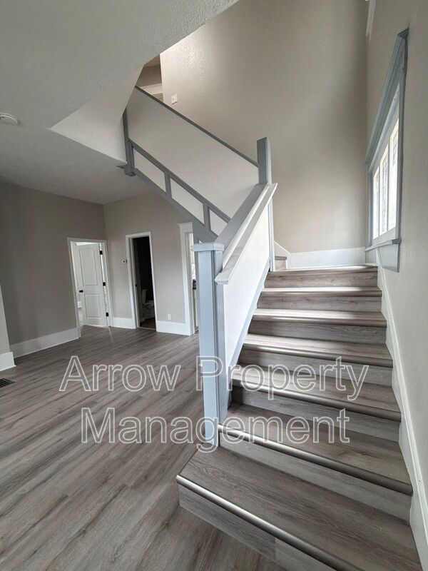 Building Photo - 126 S 28th St