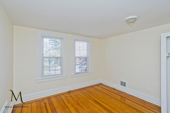 Building Photo - 208-210-210 Fort Pleasant Ave