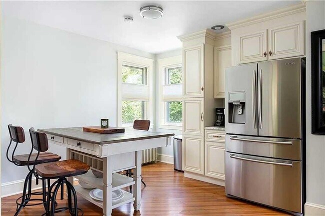 Building Photo - 75 Green End Ave