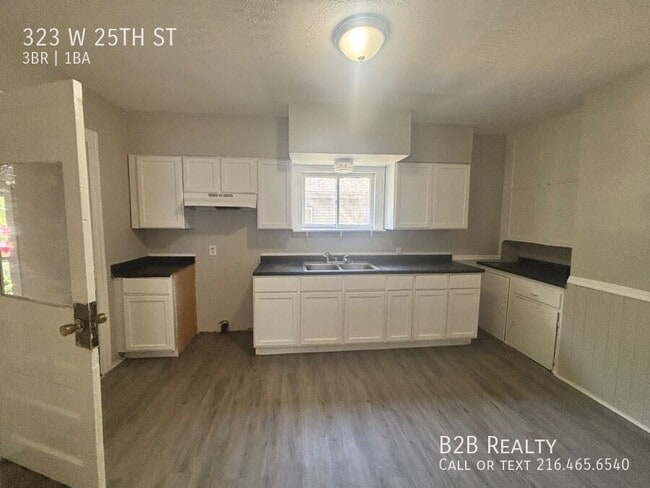 Building Photo - 323 W 25th St