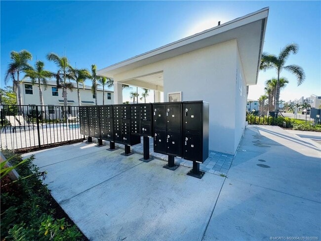 Building Photo - 3913 SE Mentmore Ln