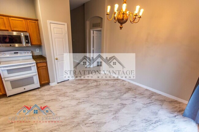 Building Photo - 6714 E Flynn Ave