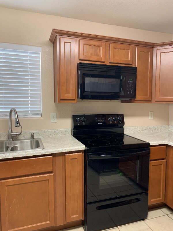 Building Photo - 6345 Reynolds Dr