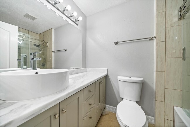 Building Photo - 3850 Westmeadow Dr