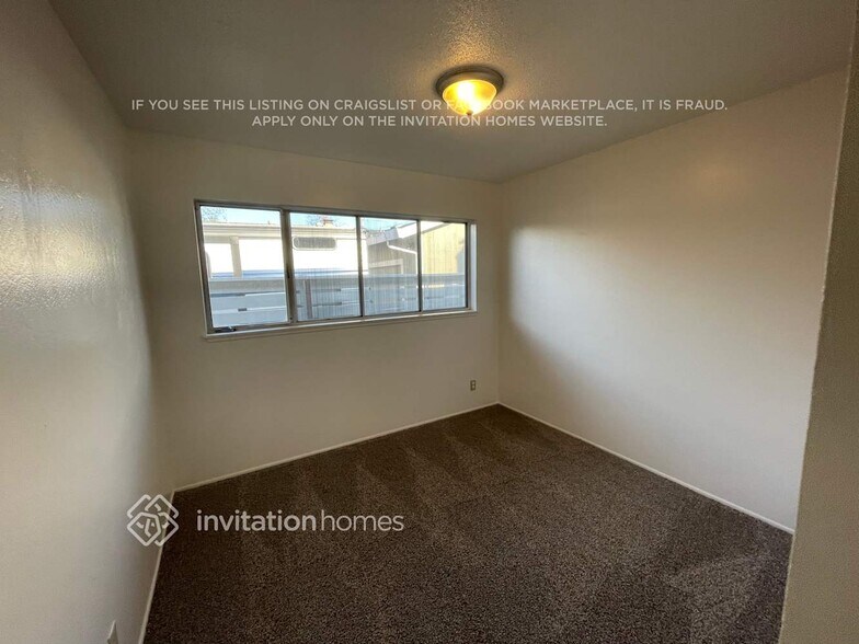 Building Photo - 7000 Carriage Dr