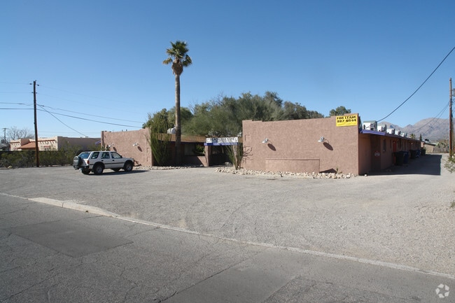 Building Photo - Blacklidge Cove