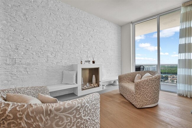 Building Photo - 15901 Collins Ave