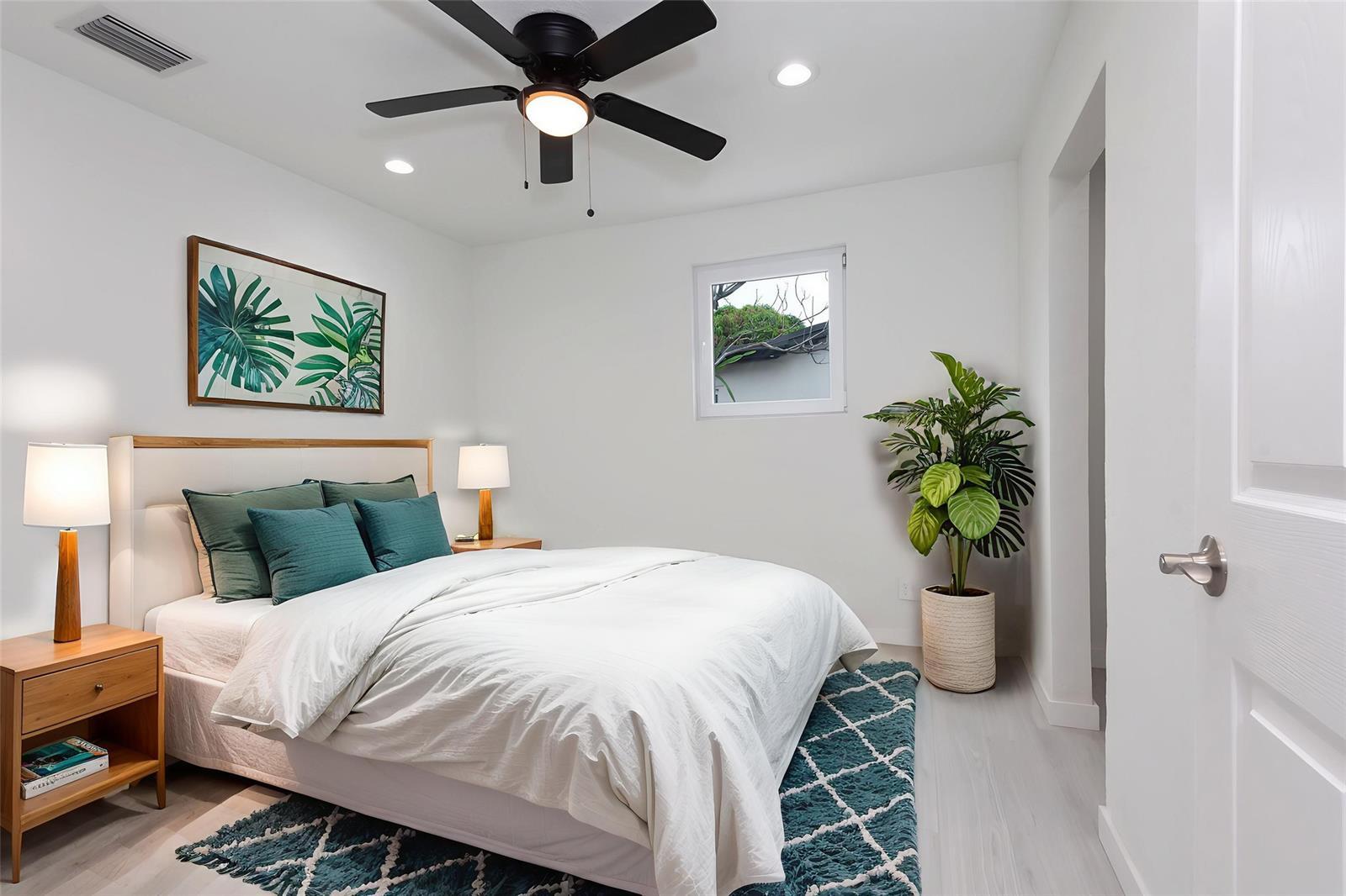 Building Photo - 713 SW 4th Ct