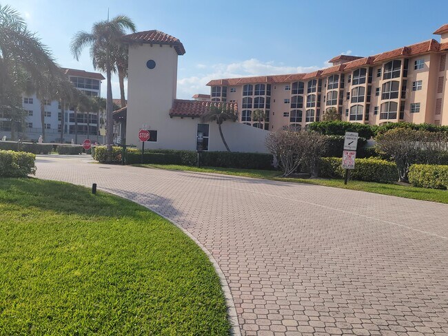 Building Photo - 2871 N Ocean Blvd