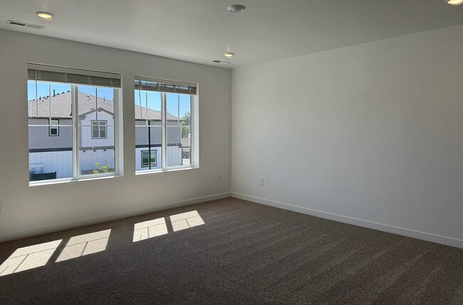 Building Photo - Brand New, Move-In Ready Townhome in Eagle!