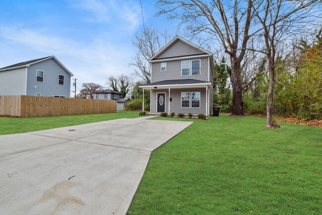 Building Photo - 305 N Division St