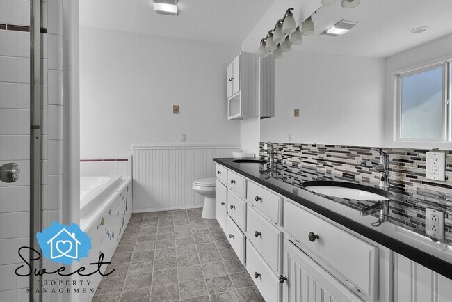 Building Photo - 5499 S Yarrow Pl