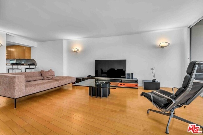 Building Photo - 4316 Marina City Dr