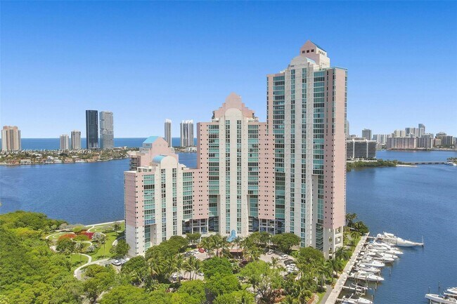 Building Photo - 3370 Hidden Bay Dr