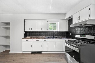 Building Photo - Gorgeous 3 Bedroom in Troy Hill available June 1!