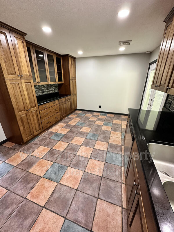 Building Photo - 130 Sue Ln