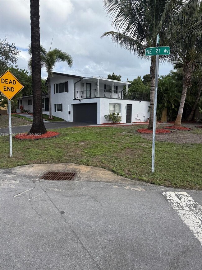 Building Photo - 2036 NE 21st Ave