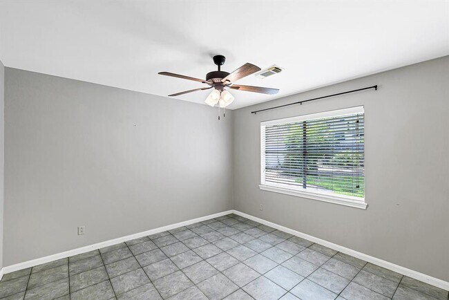 Building Photo - 614 Val Lena Dr