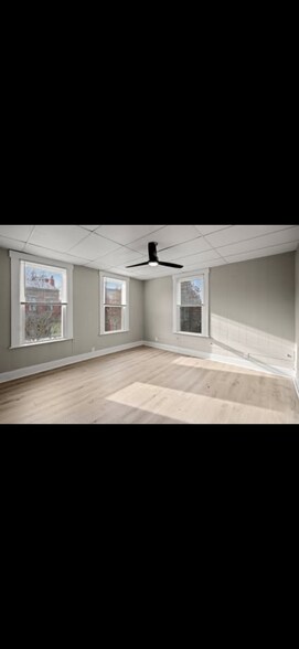 Building Photo - 941 York St