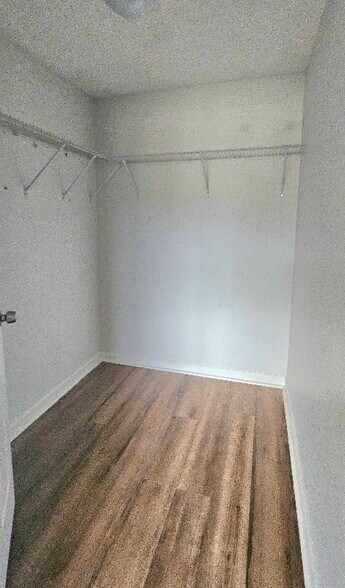 Building Photo - 125 Cosey Beach Ave