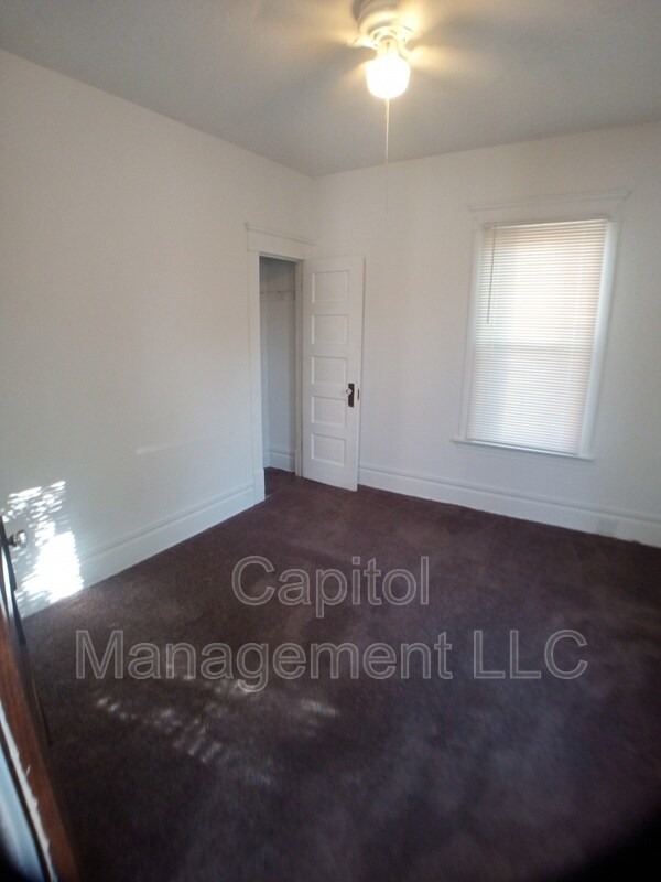 Building Photo - 229 W Lapeer St