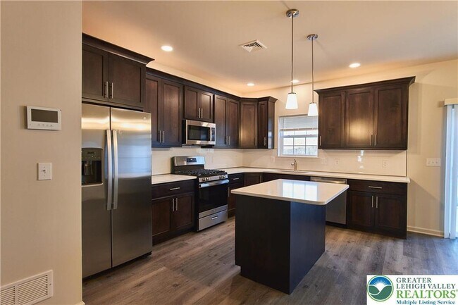 Building Photo - 6639 Stein Way