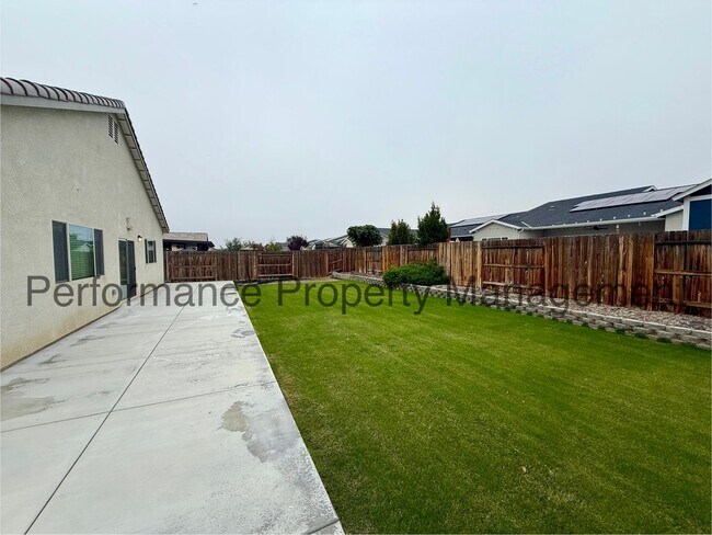 Building Photo - Charming 4 Bed/2 Bath SW Home w/ Solar & $0 Deposit Option