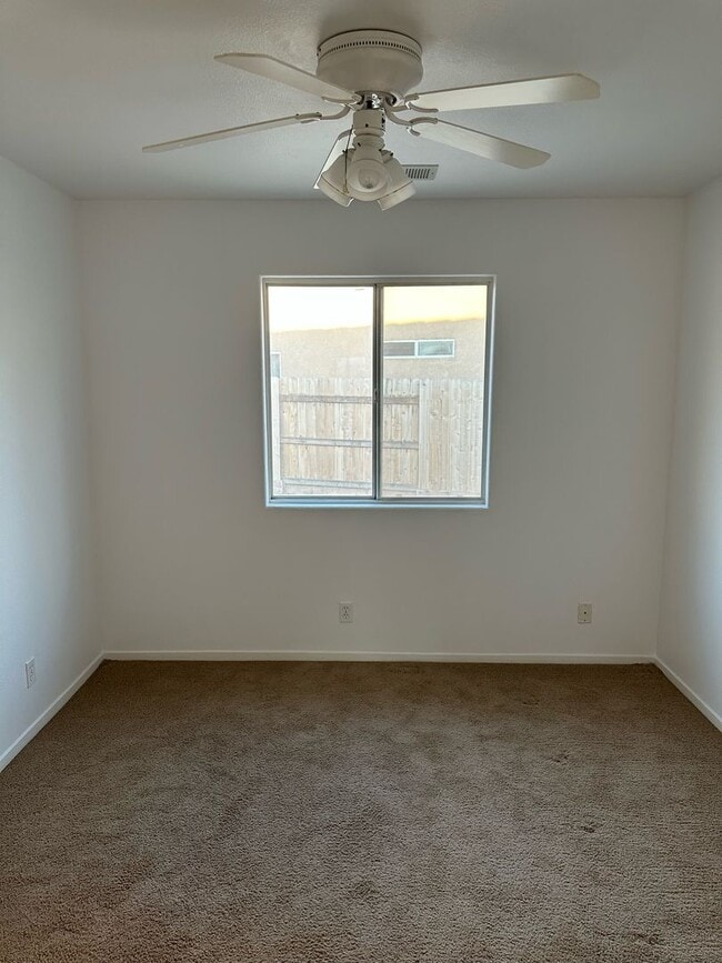 Building Photo - 1724 E Country Ct