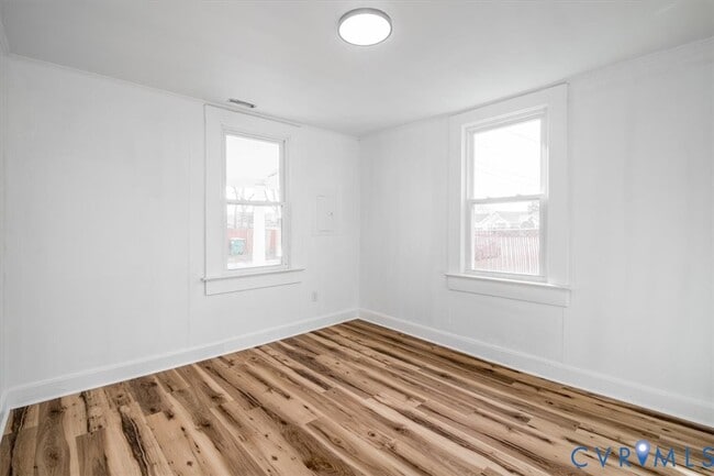 Building Photo - 1609 Buren St