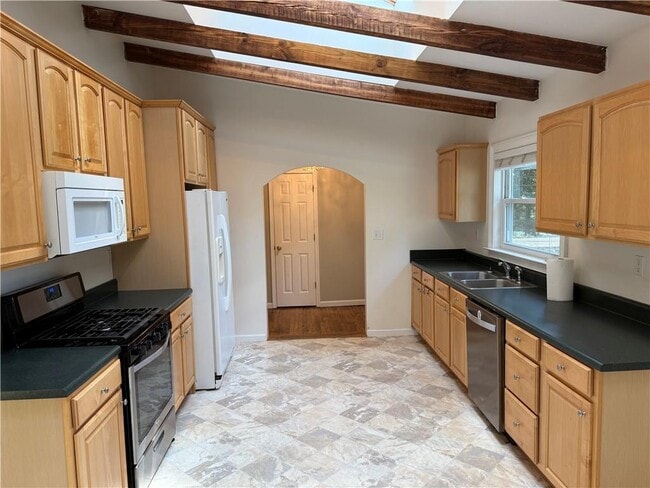 Building Photo - 3544 Raymond Dr
