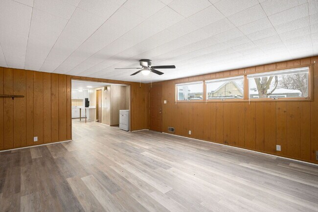 Building Photo - Available January 1st!