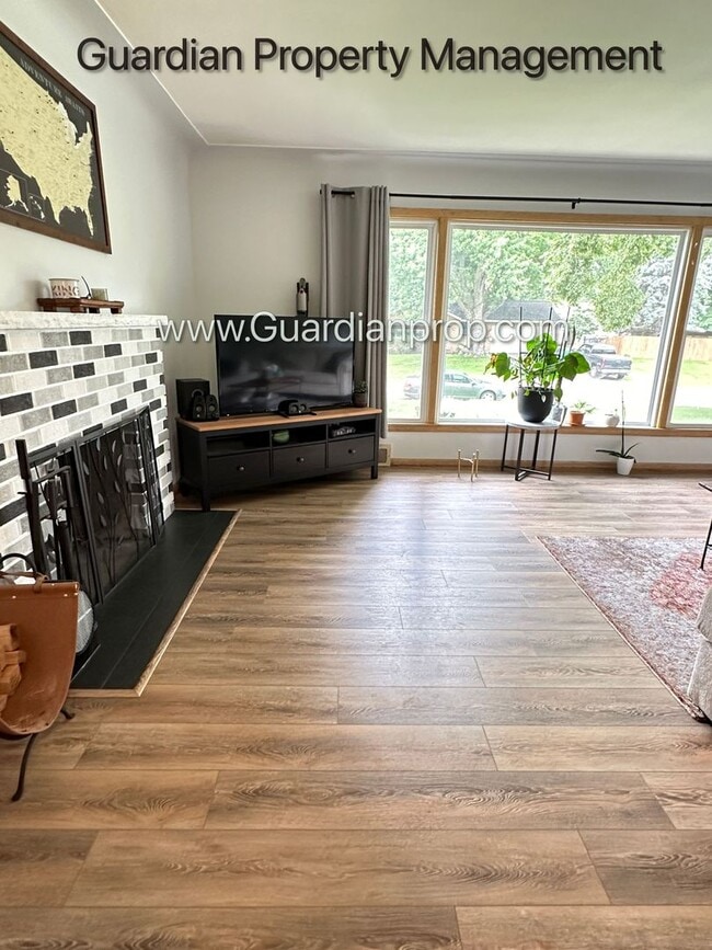 Building Photo - 3050 Glenden Terrace