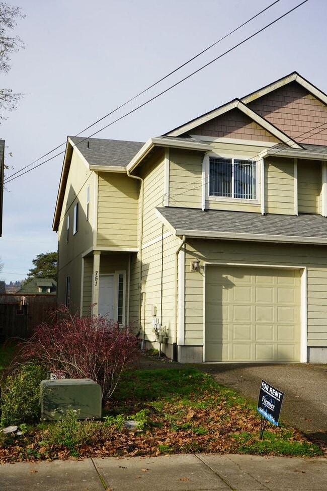 Primary Photo - 747-747 SE Tampa St