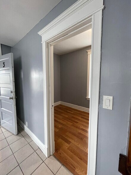 Building Photo - 2532 S Albany Ave