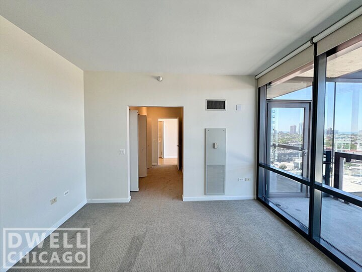 Building Photo - 860 W Blackhawk St