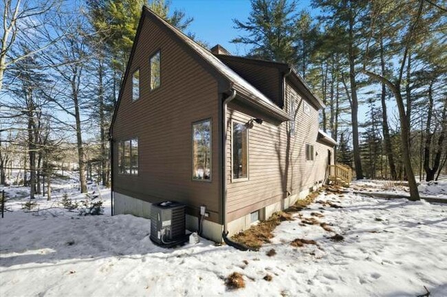 Building Photo - 105 Middle Rd