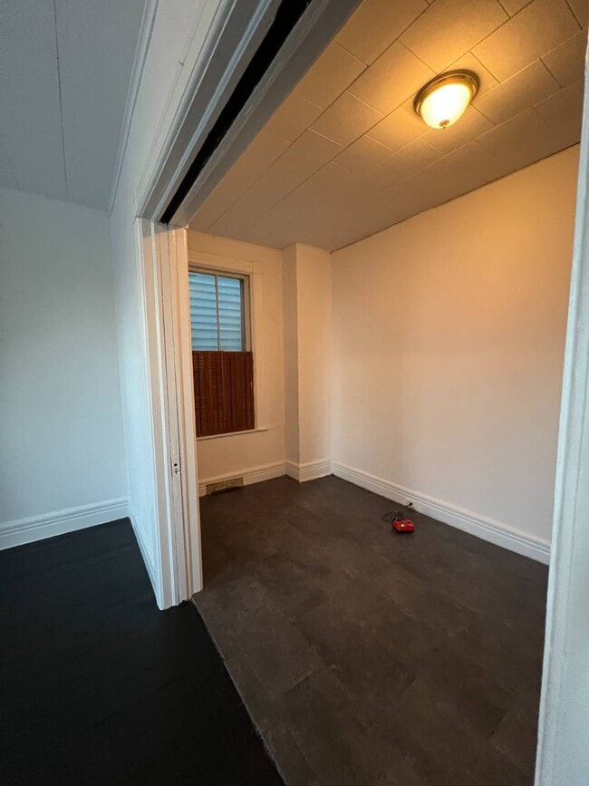 Building Photo - 124 Front St