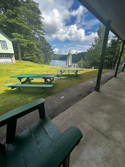 Building Photo - 302 Lake Ave