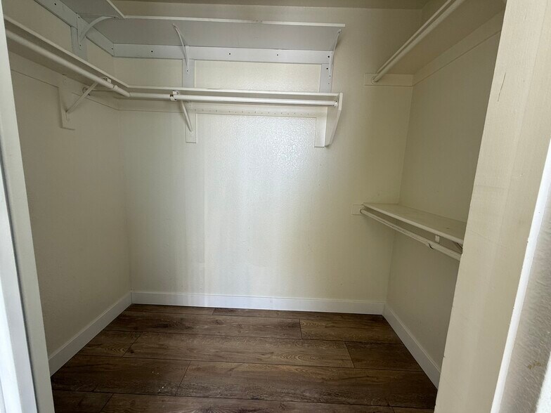 walk in closet - 6629 E Preston St