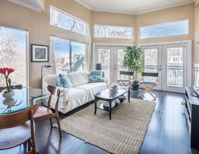 Building Photo - Stunning “Treehouse” Top-Floor Condo – 2 Bed / 2 Bath | One Block from City Park