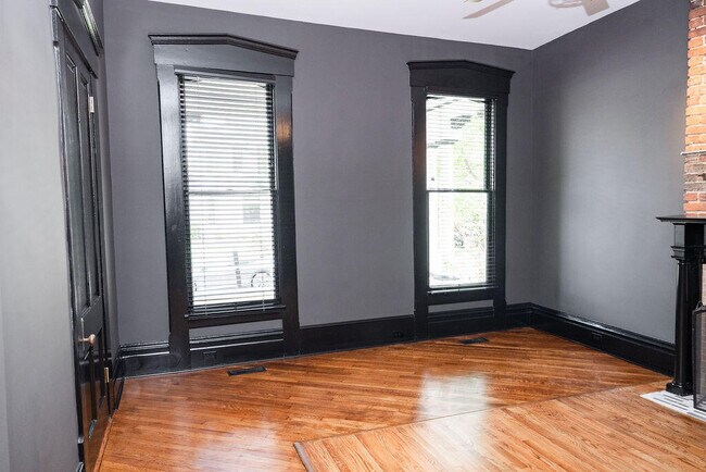 Building Photo - 275 S Limestone