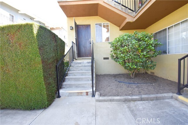 Building Photo - 1570 N Verdugo Rd