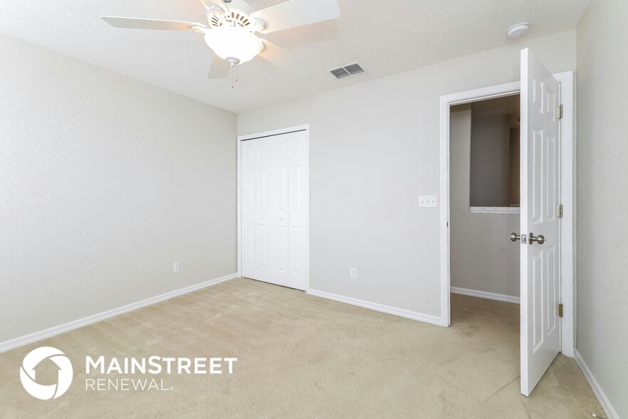 Building Photo - 820 Corvina Dr