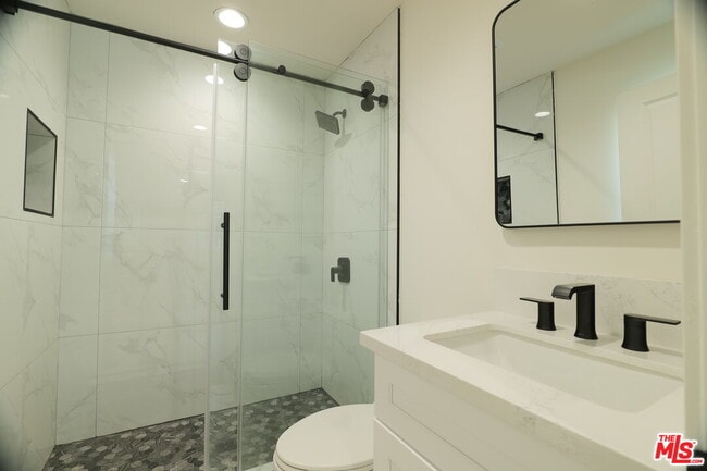 Building Photo - 1338 W 30th St