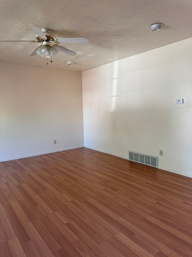 Building Photo - For Rent – Spacious 4 Bed, 3 Bath Home