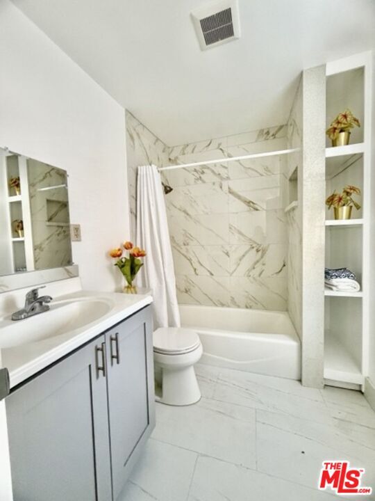 Building Photo - 2226 Johnston St