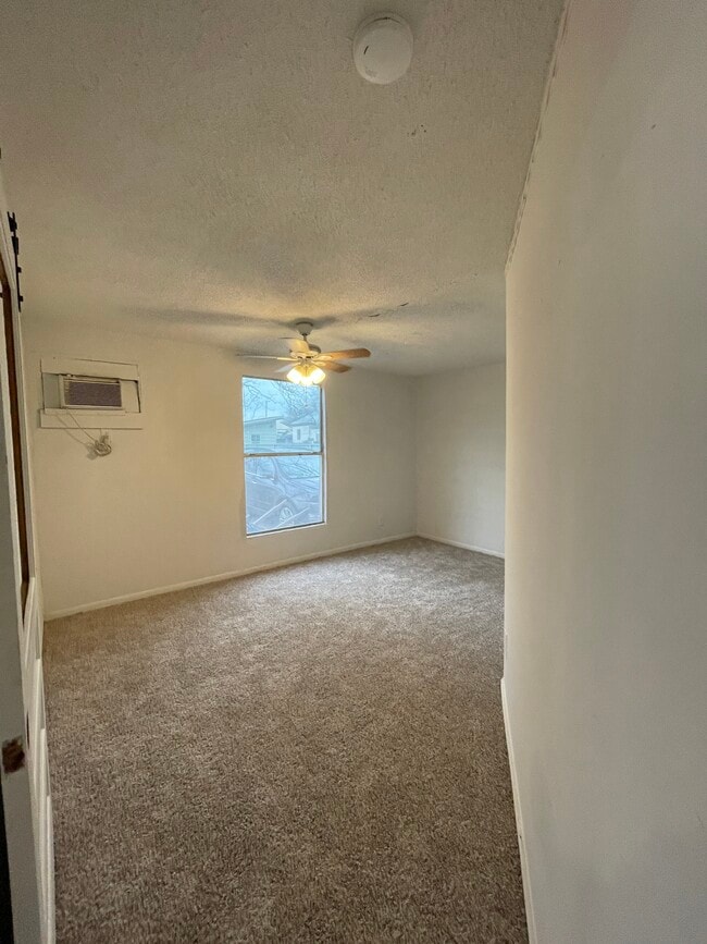 Building Photo - 311 W Malone Ave