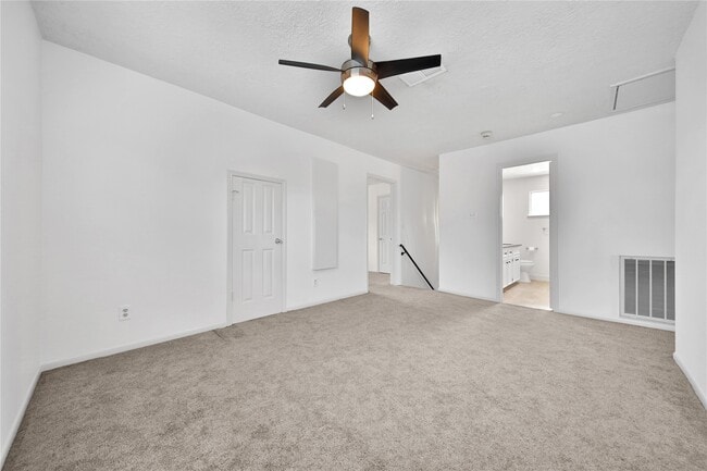 Building Photo - 9411 Roos Rd